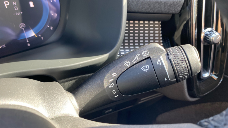 Volvo XC40 2.0 B4P Plus Dark 5dr Auto Petrol Estate